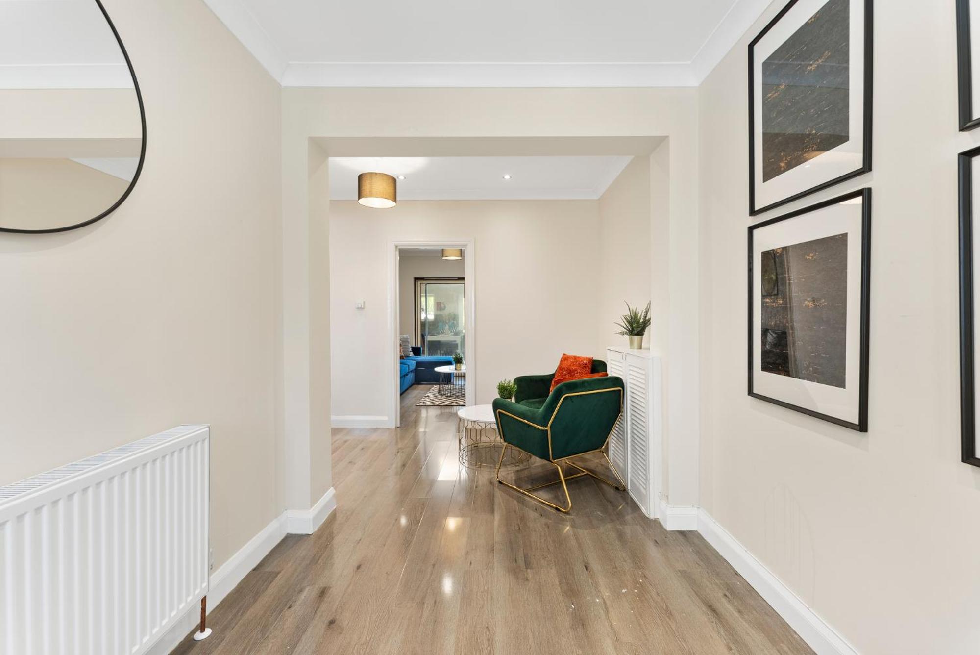 Stylish Wembley Gem - Parking -Sleeps 14 Лондон Экстерьер фото