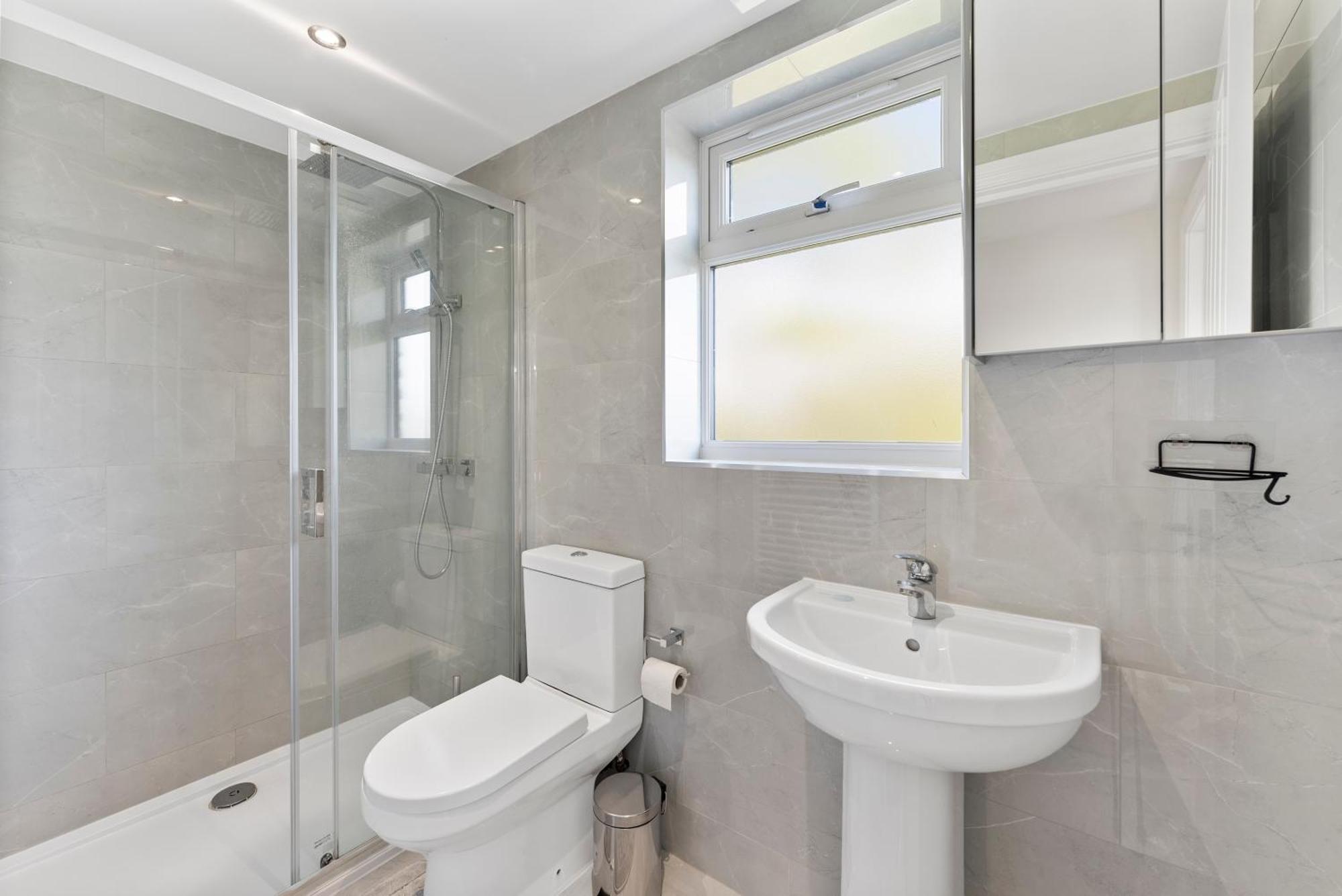 Stylish Wembley Gem - Parking -Sleeps 14 Лондон Экстерьер фото